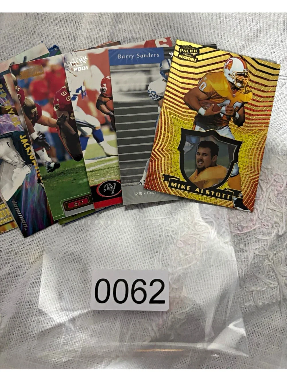 Pacific 2001 NFL Football 10-Card Lot Mike Alstott, Barry Sanders Invincible